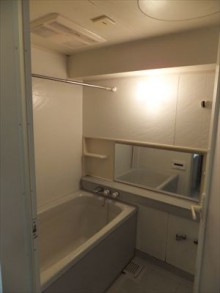 水廻りをリフレッシュ!壁面収納でTV周辺がスッキリ 水廻りをリフレッシュ!壁面収納でTV周辺がスッキリ